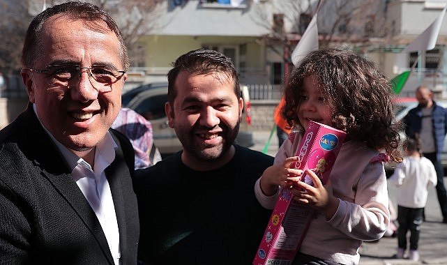 AK Parti Nevşehir Belediye Başkan Adayı Dr. Mehmet Savran, 2000 Evler Mahallesi ve Mehmet Akif Ersoy Mahallesi’nde işyeri açılışlarına katıldı