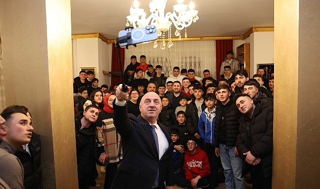 Başkan Kocaman’a gençlerden büyük ilgi