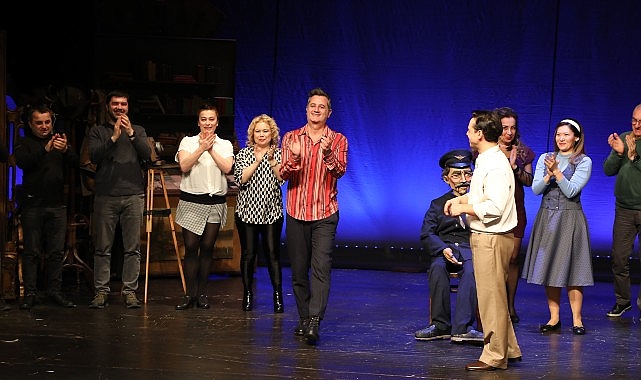 İstanbul Büyükşehir Belediyesi Şehir Tiyatroları Dinçer Sümer’in yazdığı, Ersin Umulu’nun yönettiği “Maviydi Bisikletim” adlı oyunu seyirciyle buluşturdu