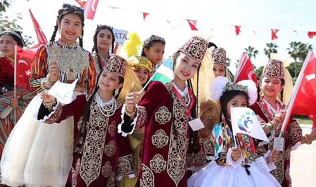 Antalya sokakları dünya çocuklarıyla renklendi