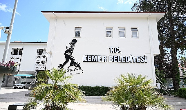 Atatürk’ün Kocatepe silüeti Kemer Belediye binasında