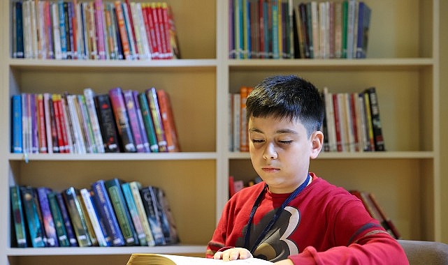 Buca Belediyesi Cumhuriyet Kütüphanesi’nin minik bağışçısı