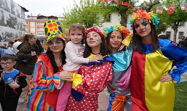 Saray’da çocuklar eğlenceye doydu