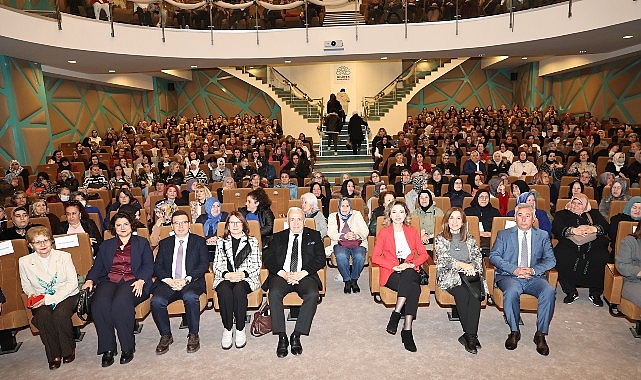 Yazar Müge İplikçi Nilüferli kadınlarla buluştu