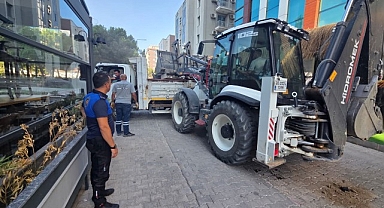 Bayraklı’da kaldırım işgallerine geçit yok