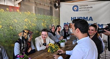 Başkan Vekili Özdemir bitki üretim tesisini gezdi