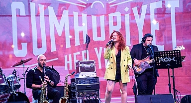 İzmir’de Cumhuriyet kutlamaları devam ediyor