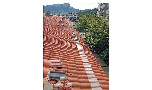 Kemer’de çatı tamiri
